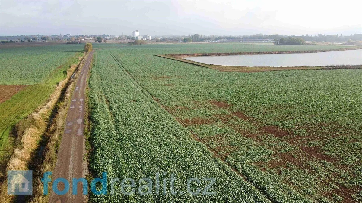 Prodej pozemku 3824 m²
